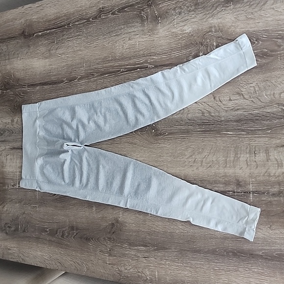 Gymshark Amplify Ombré High Waisted Seamless Leggings Light Gray Ivory White XS - Picture 9 of 12